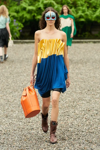 Look 19